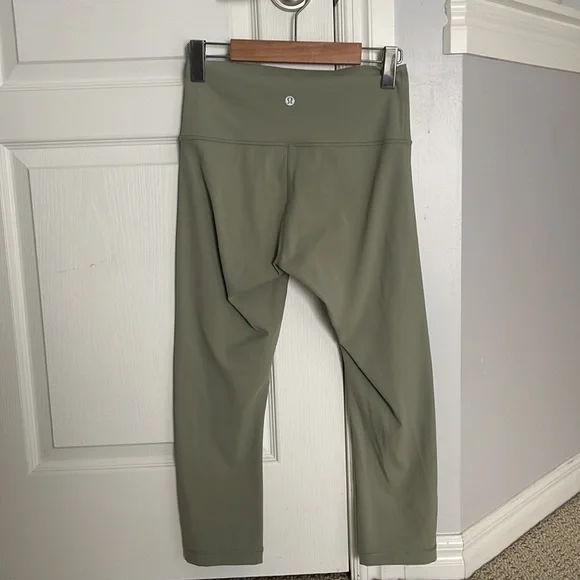 Lululemon Wunder Under Crop (Hi-Rise) *Full-On Luxtreme 21" - Picture 2 of 2